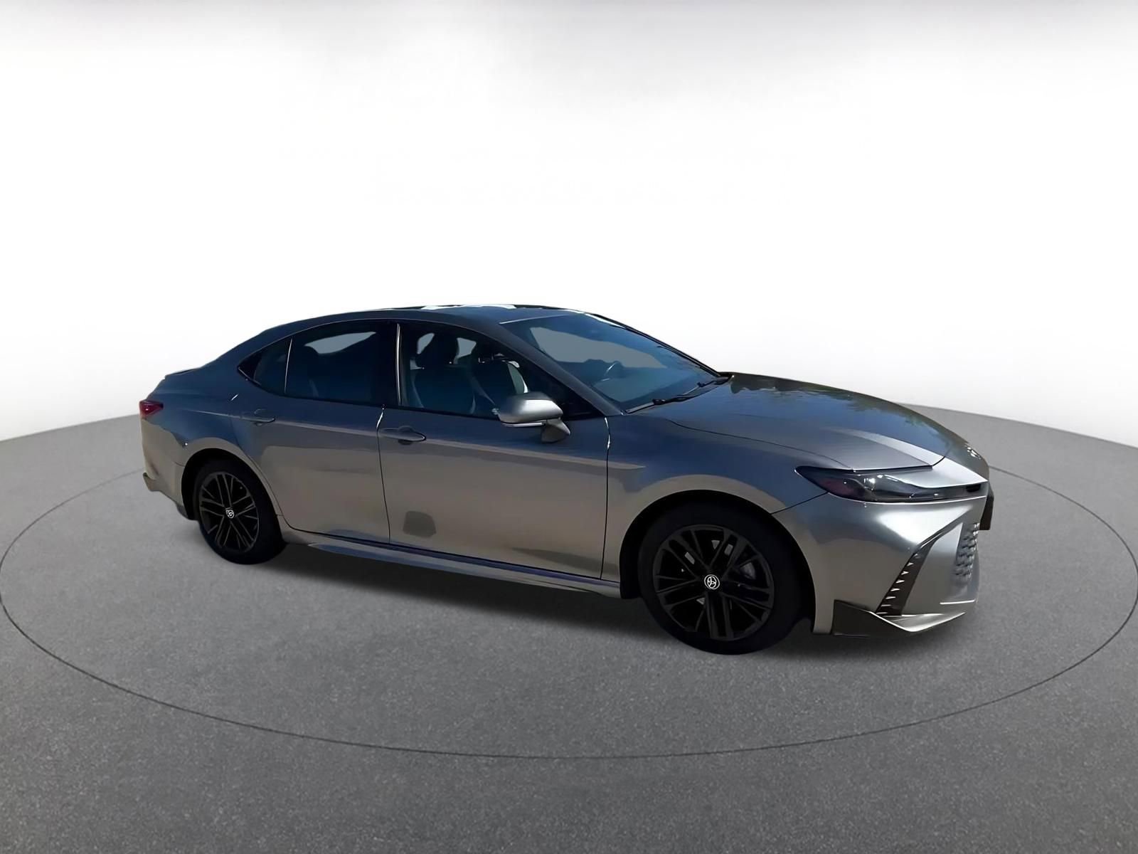 Used 2025 Toyota Camry SE FWD image 2