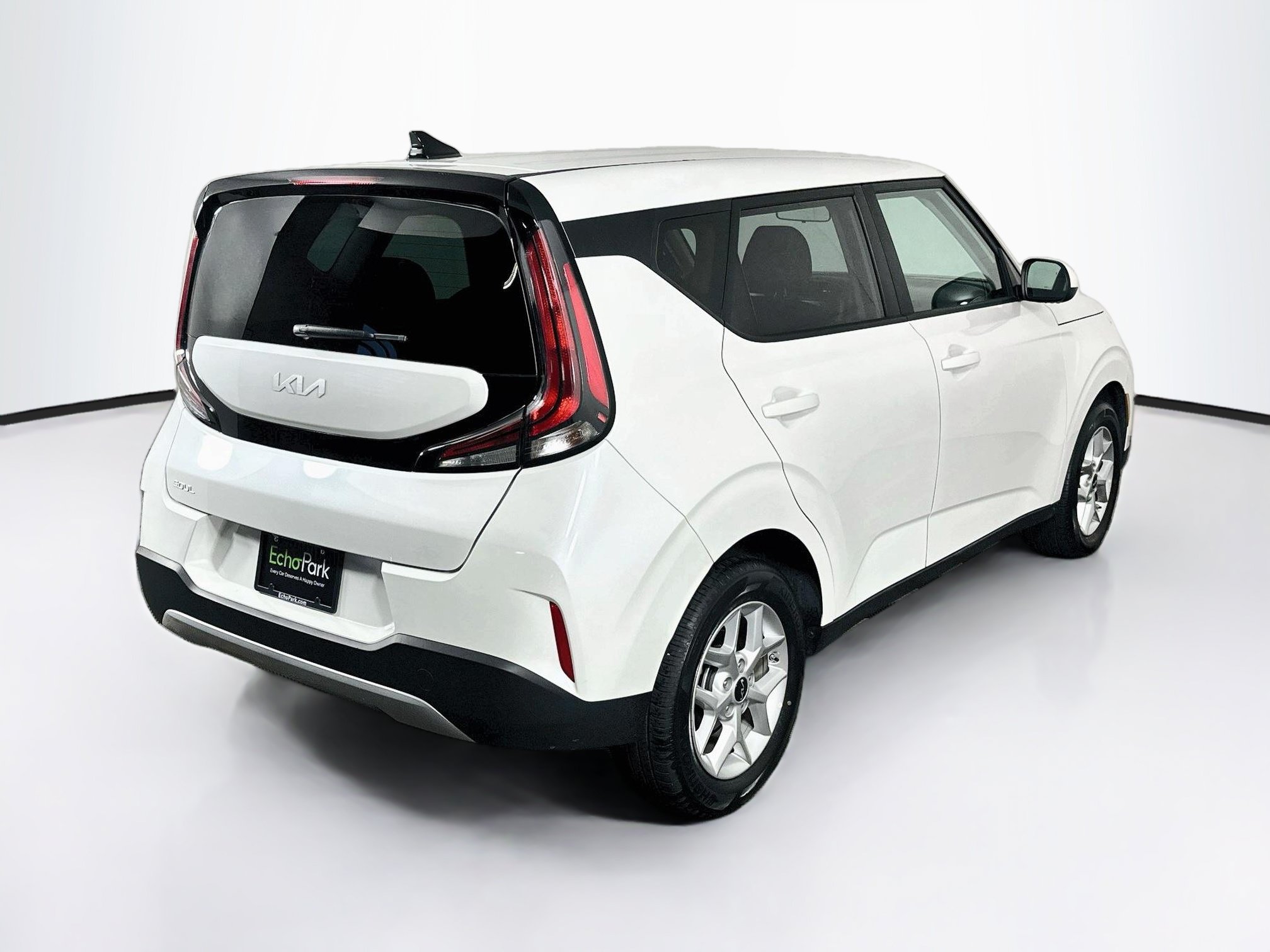 Used 2025 Kia Soul LX w/ LX Technology Package FWD image 9