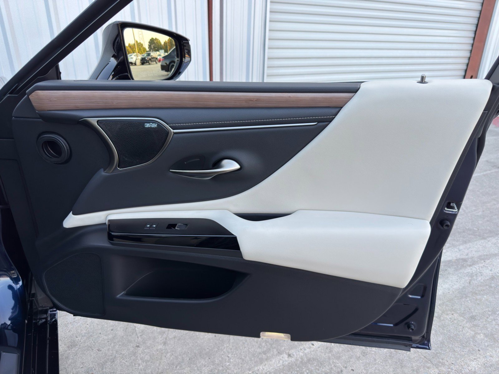 Used 2025 Lexus ES 350 Ultra Luxury w/ Accessory Package (Z1) image 50