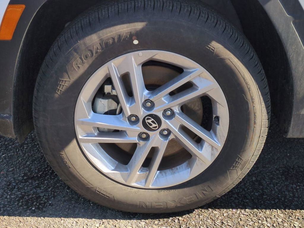 Certified 2025 Hyundai Tucson SE AWD/4WD image 9