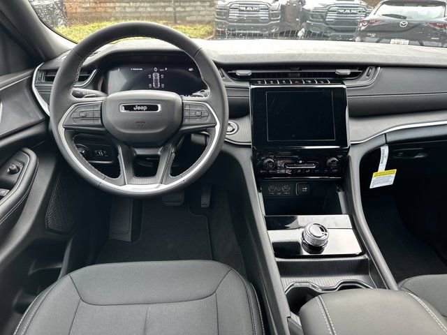 New 2025 Jeep Grand Cherokee Laredo image 21