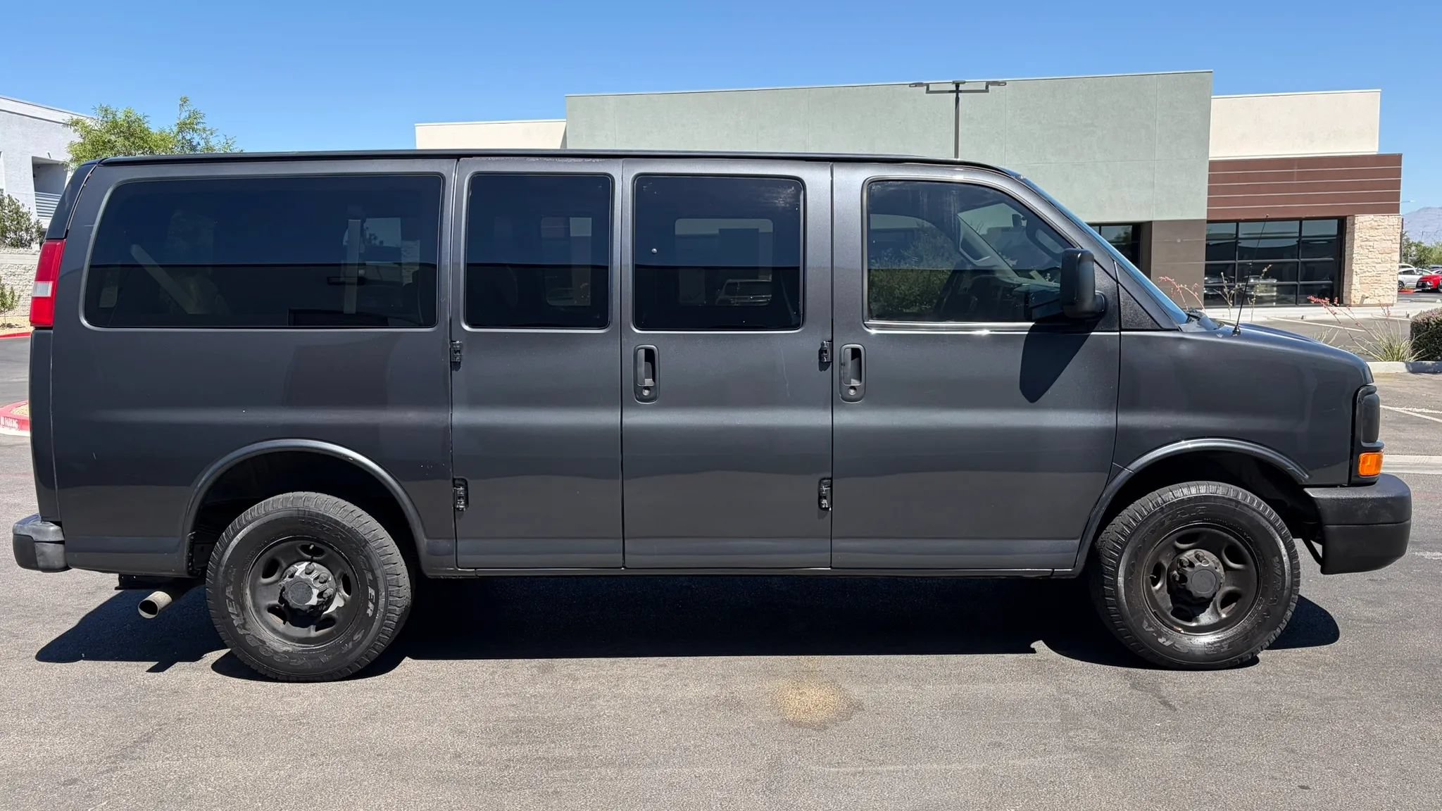 Used 2016 Chevrolet Express 2500 LS RWD image 6