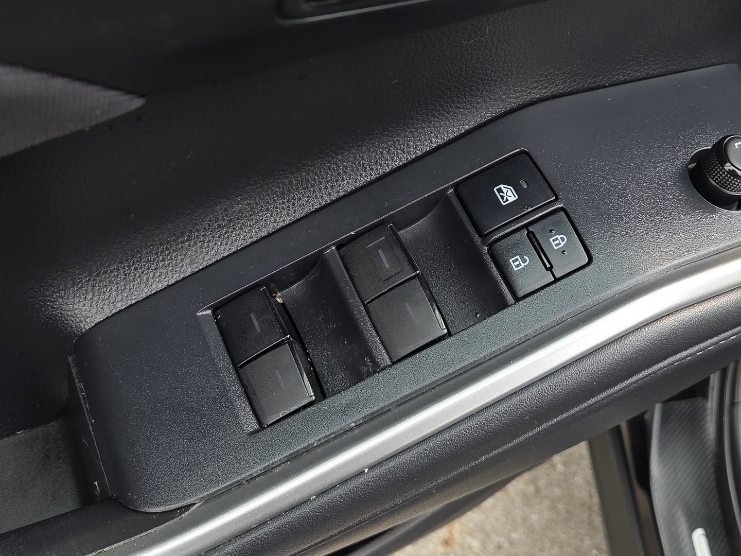 Used 2022 Toyota Highlander LE AWD/4WD image 24