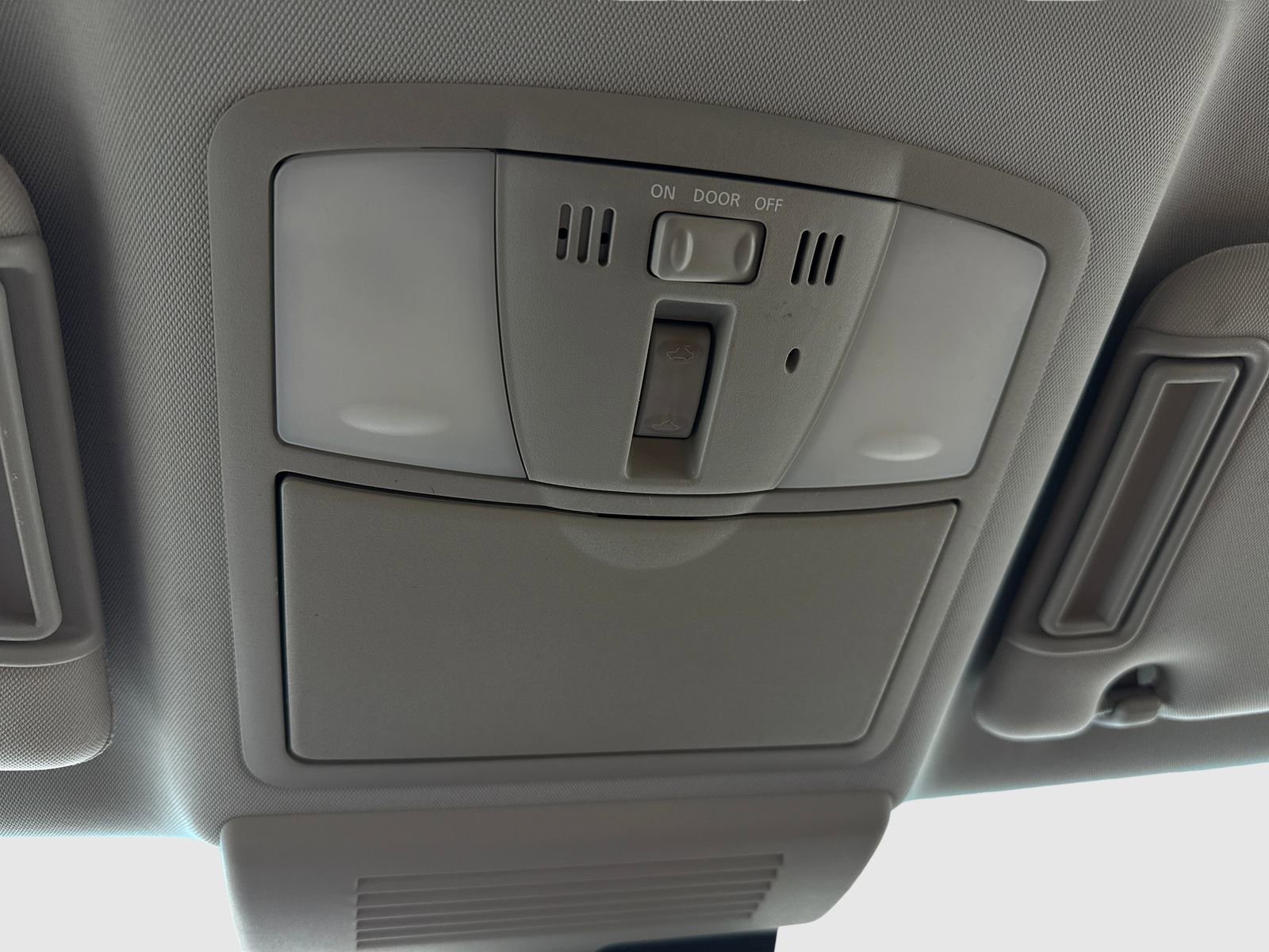 Used 2017 Nissan Armada Platinum w/ Interior Lighting Package image 33