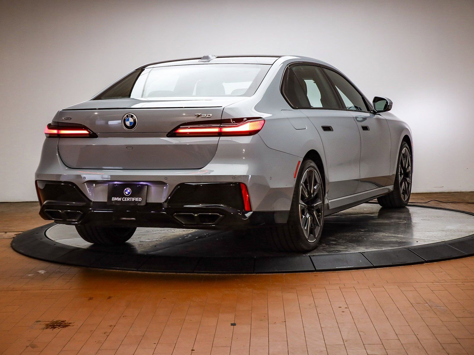 Certified 2023 BMW 760i xDrive w/ Parking Assistance Package image 6