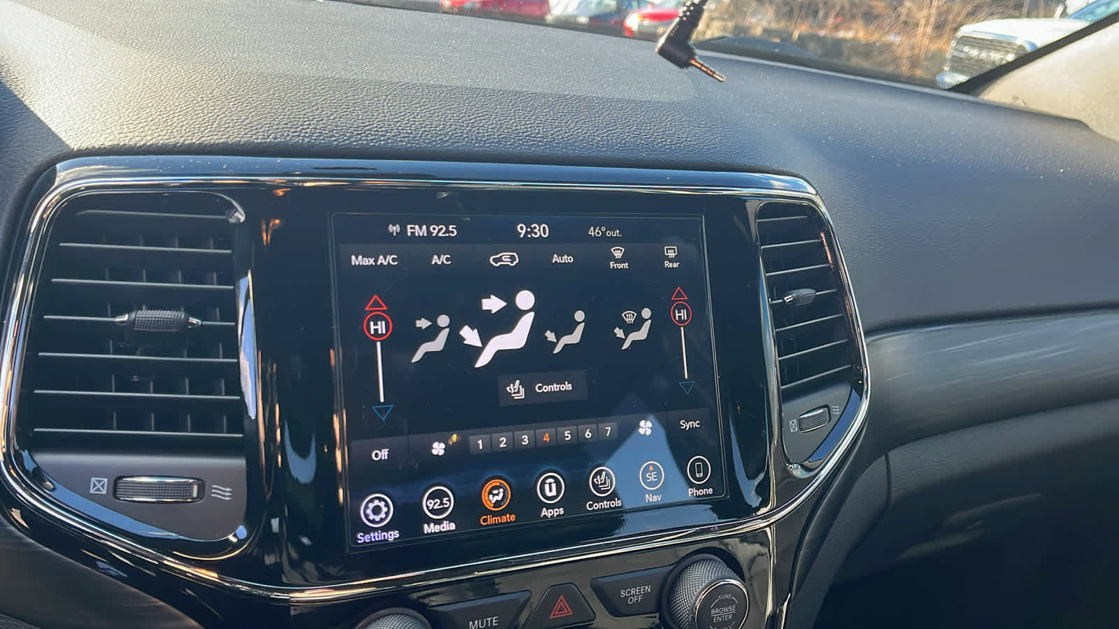 Used 2019 Jeep Grand Cherokee Altitude image 15