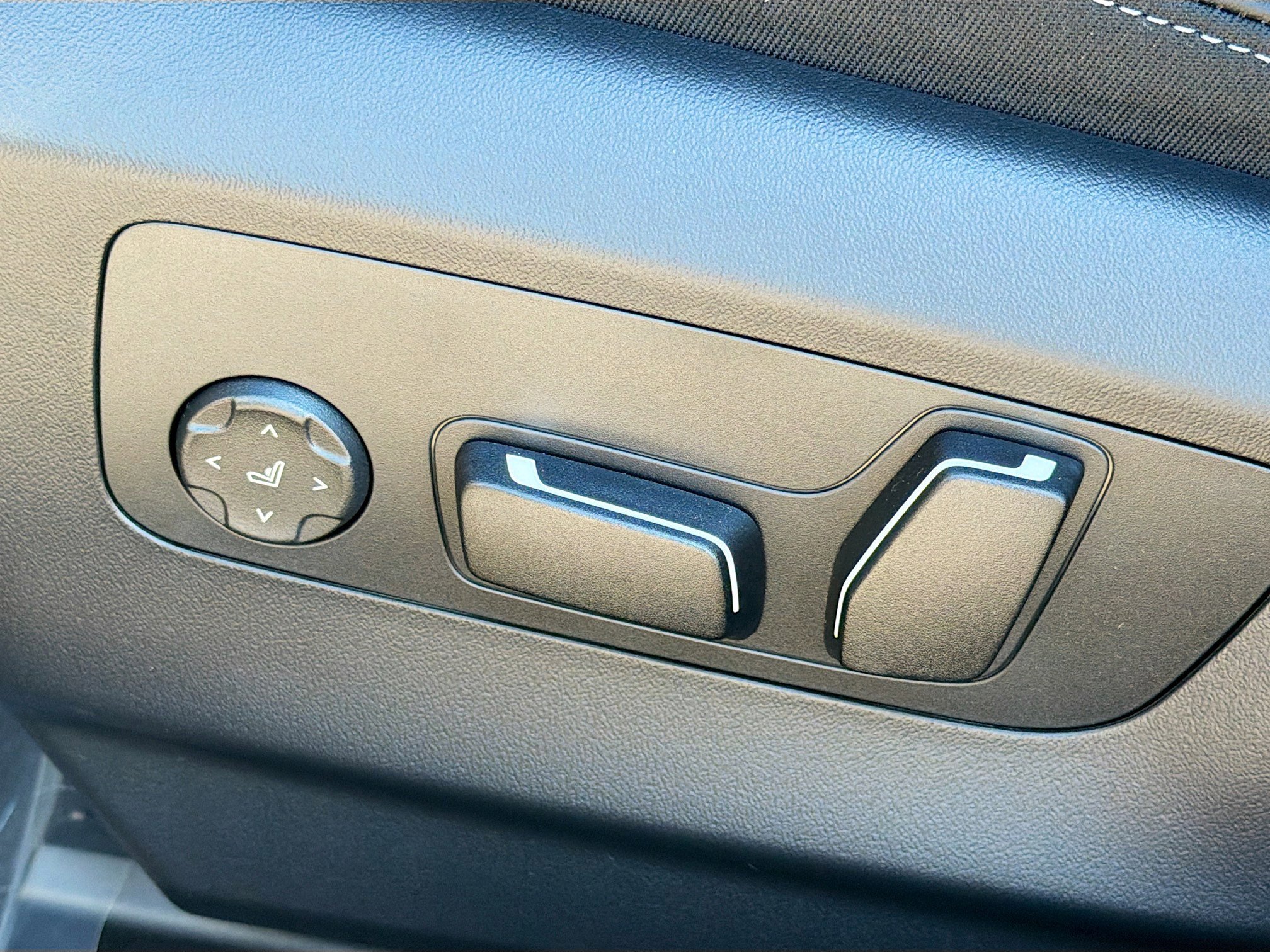 New 2026 BMW 530i w/ Convenience Package image 25