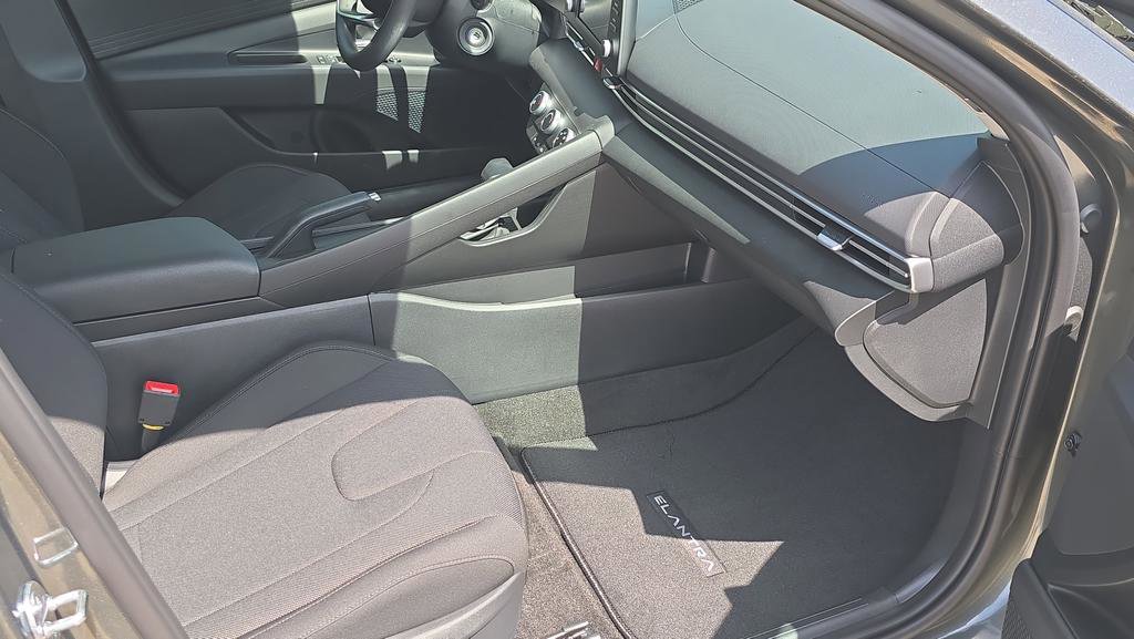 New 2026 Hyundai Elantra SE FWD image 13