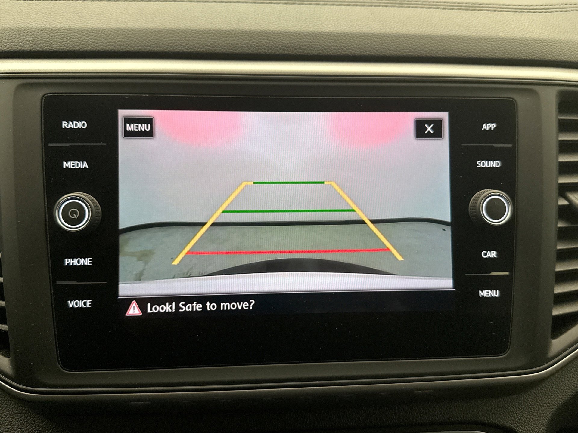 Used 2020 Volkswagen Atlas Cross Sport SE w/ Towing Package image 15