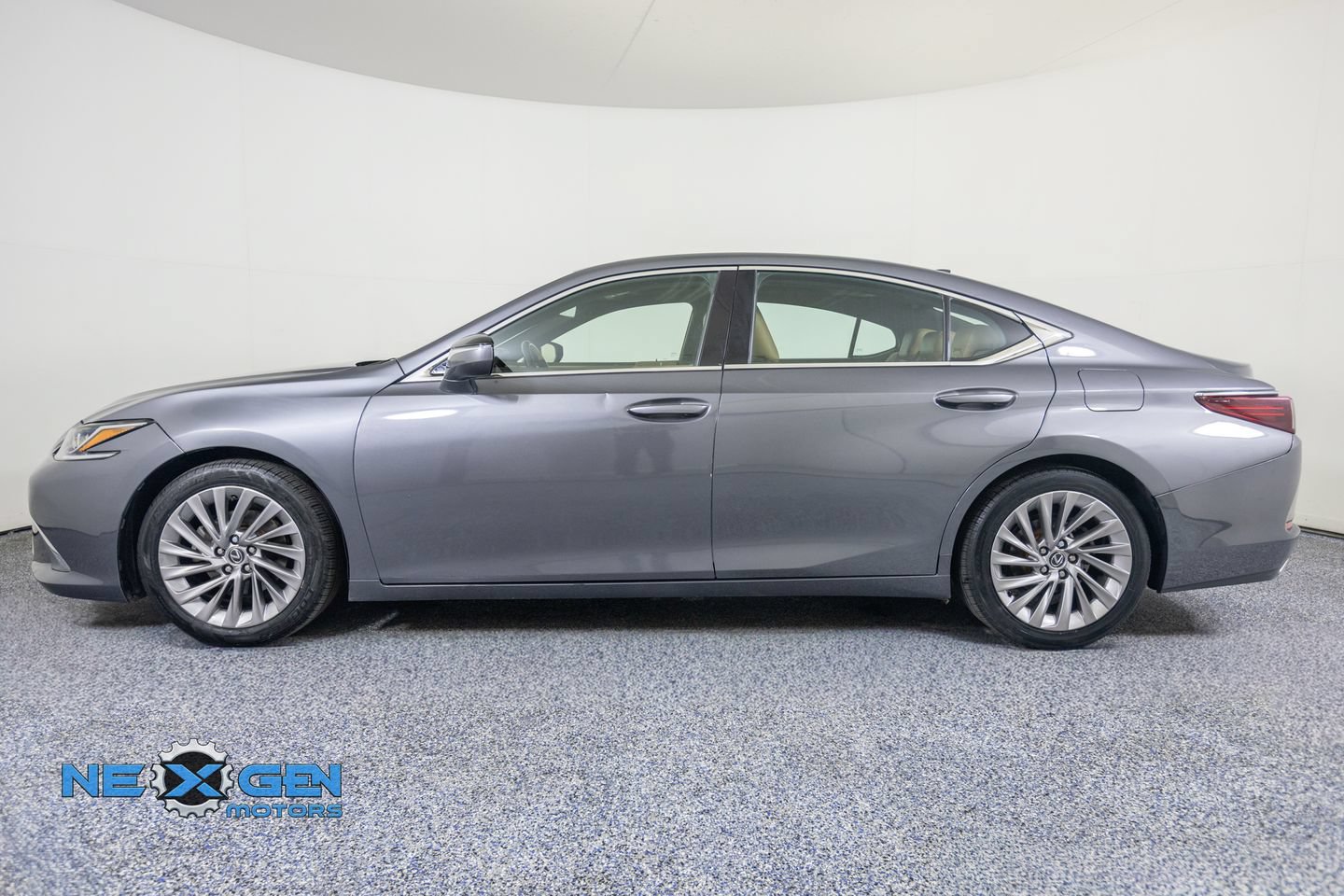 Used 2019 Lexus ES 350 w/ Accessory Package FWD image 4