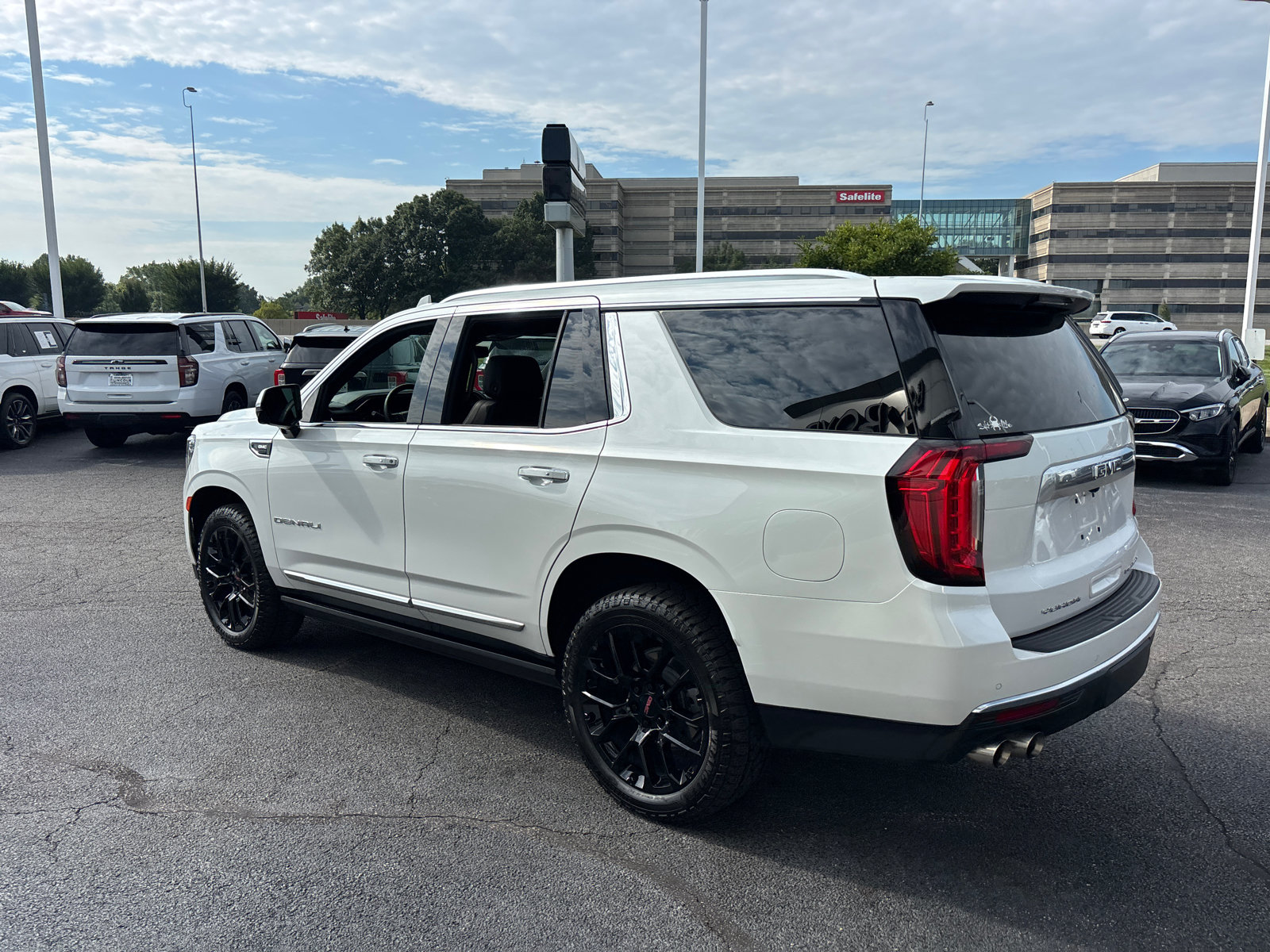 Used 2023 GMC Yukon Denali w/ Max Trailering Package AWD/4WD image 5