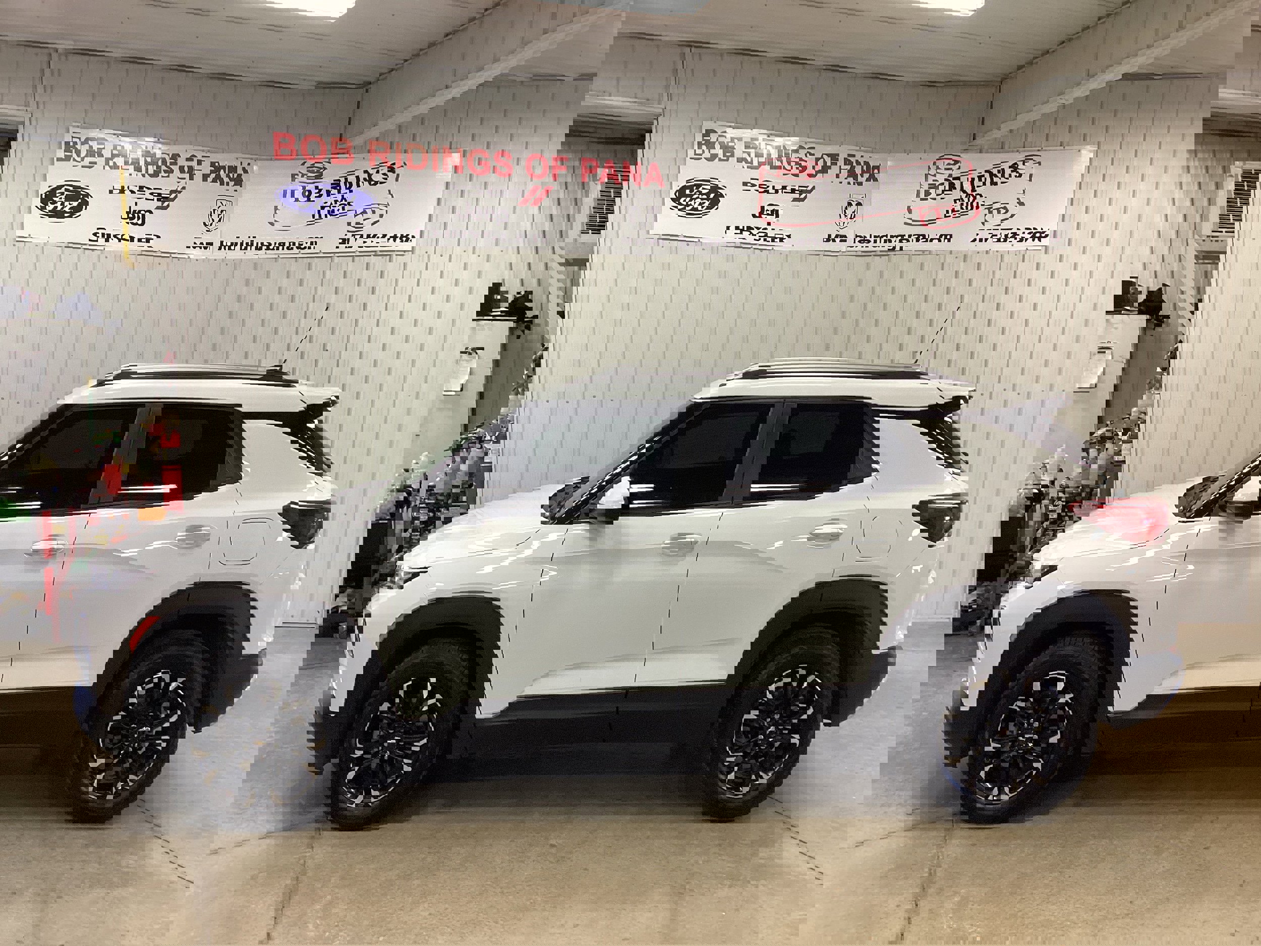 Used 2023 Chevrolet TrailBlazer LT image 2