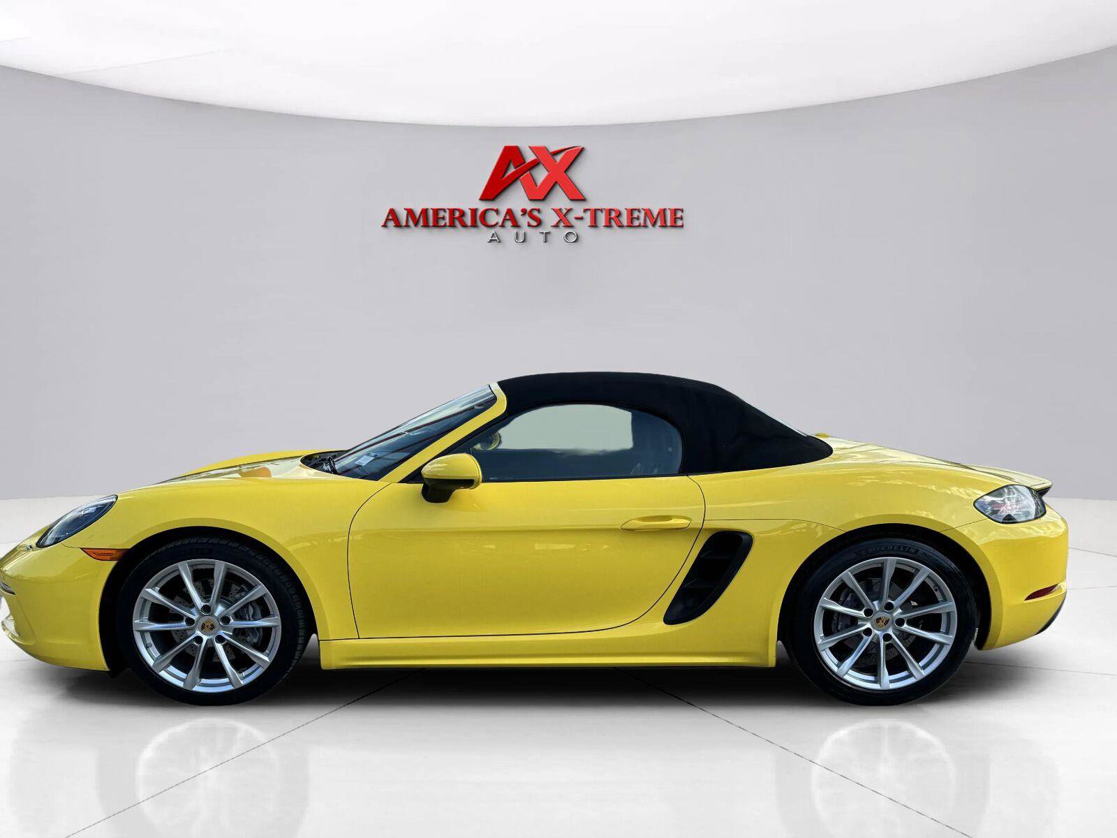 Used 2018 Porsche 718 Boxster RWD image 2