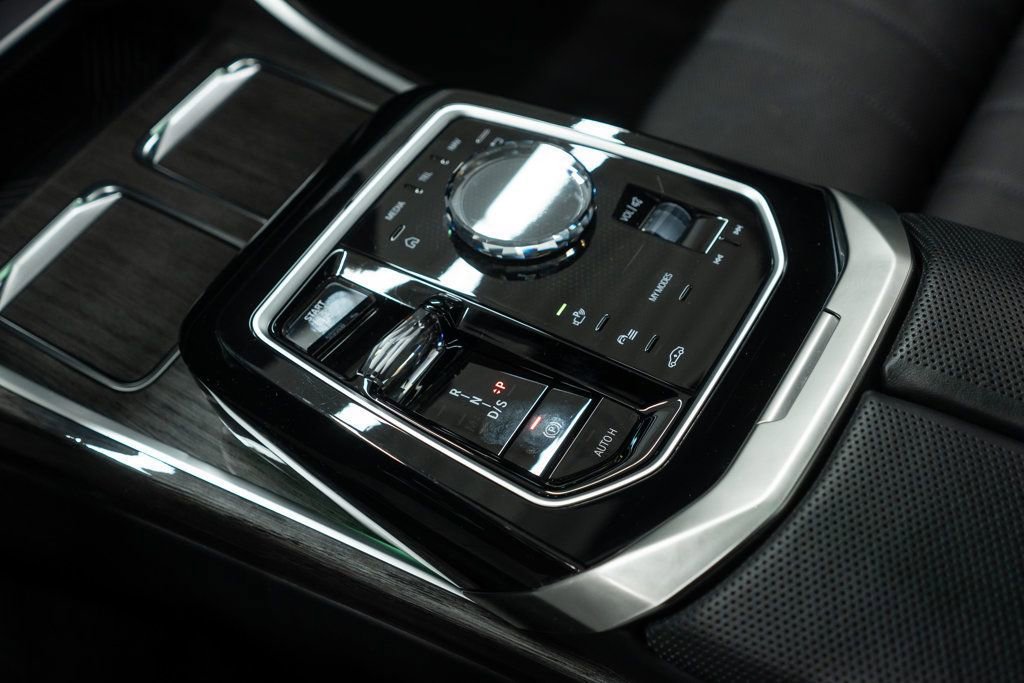 Used 2024 BMW 740i xDrive image 22