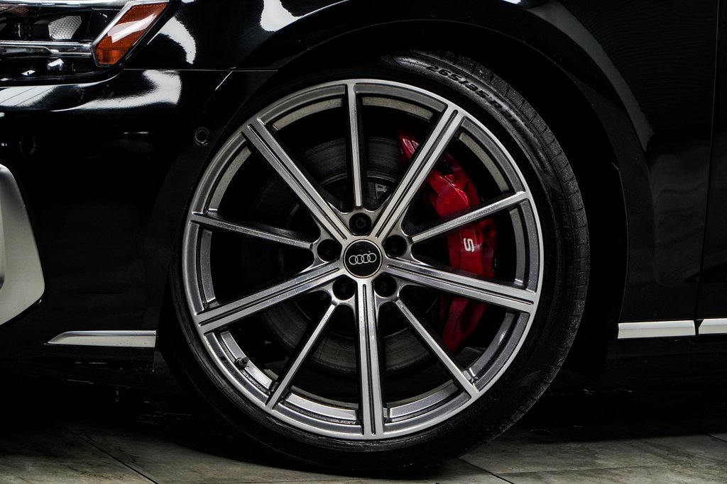 Used 2022 Audi S8 image 3