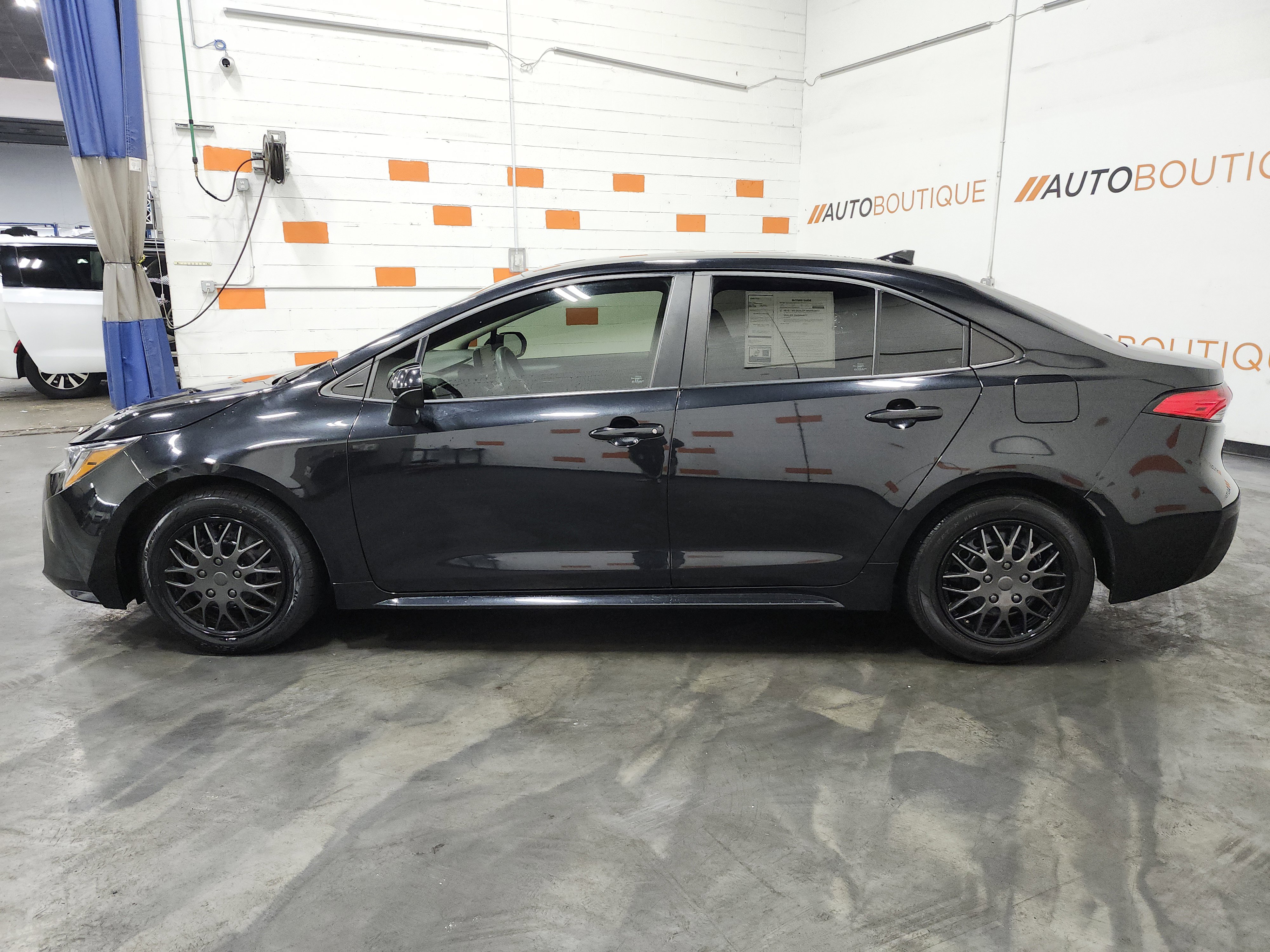 Used 2022 Toyota Corolla LE image 12