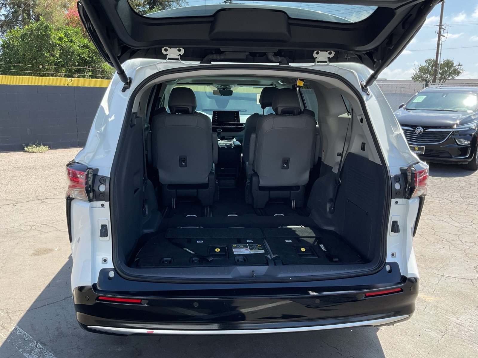 Used 2024 Toyota Sienna Limited FWD image 25