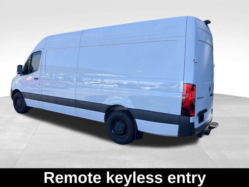 Used 2024 Mercedes-Benz Sprinter 2500 image 3