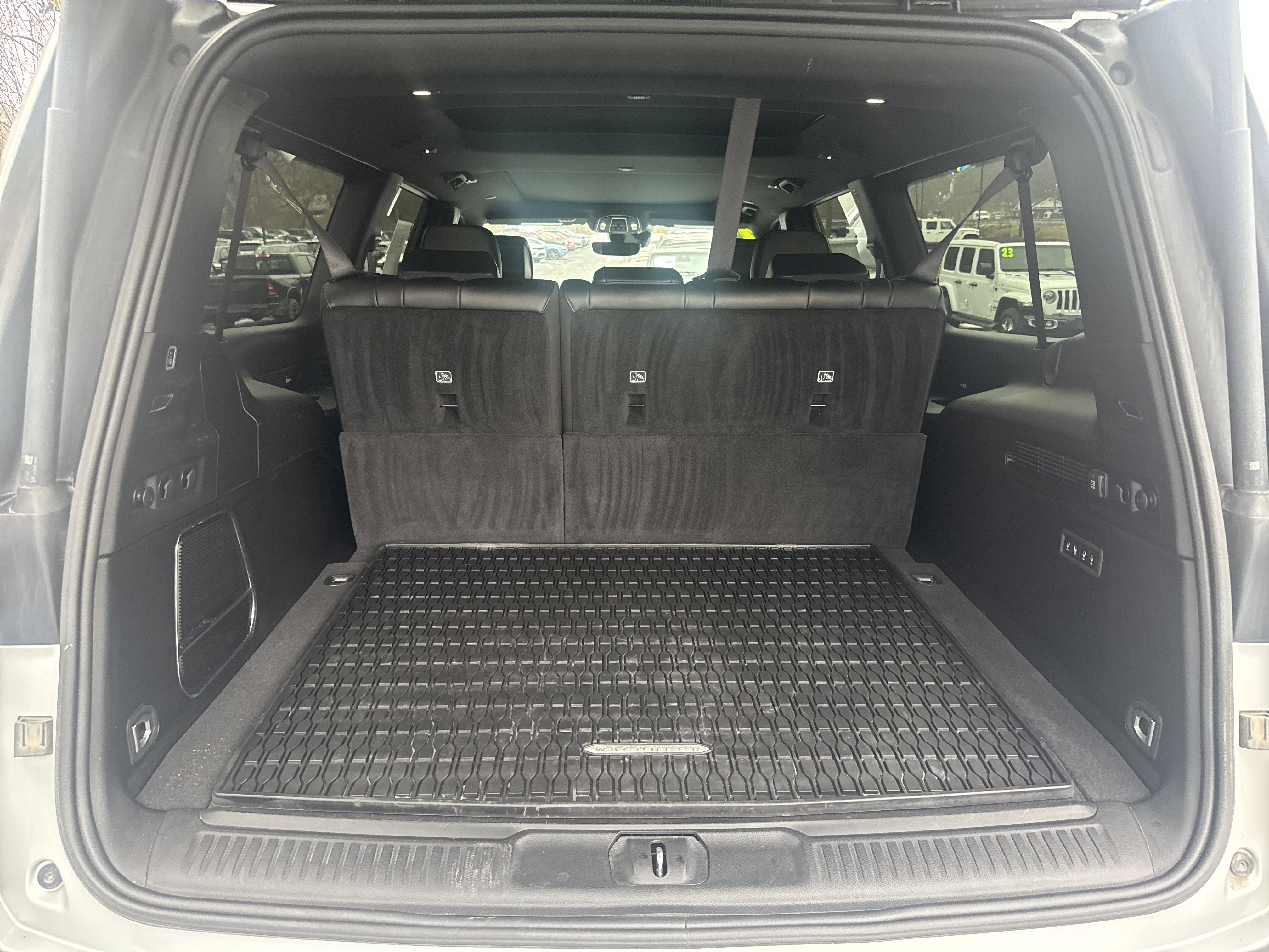 Used 2024 Jeep Wagoneer L Series II image 5