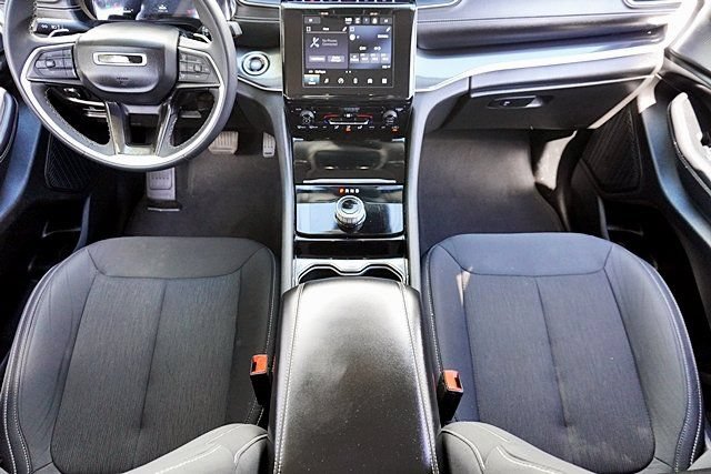 Certified 2023 Jeep Grand Cherokee Laredo RWD image 21