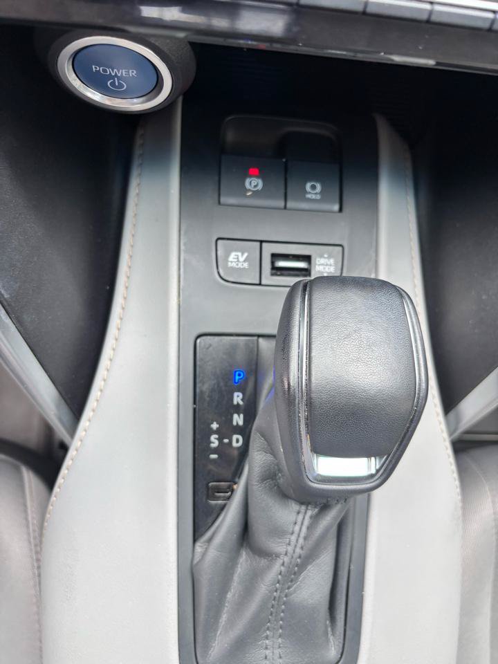Used 2021 Toyota Venza LE AWD/4WD image 18