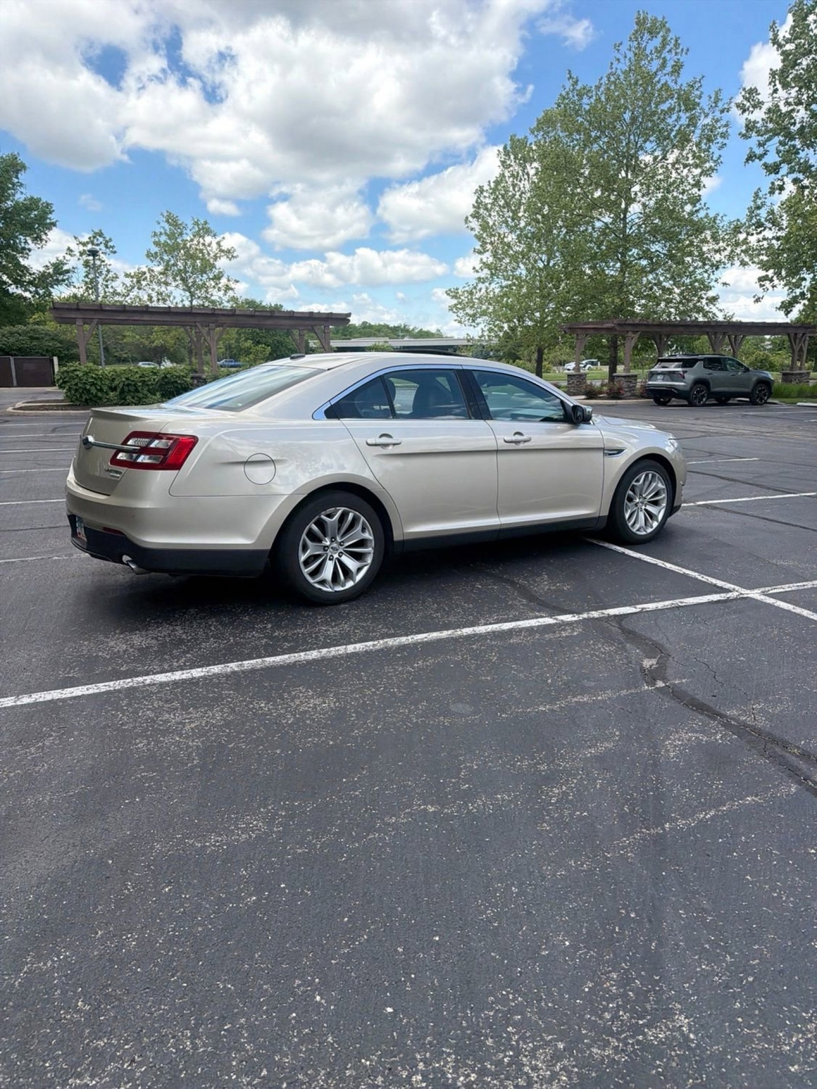 Used 2017 Ford Taurus Limited FWD image 15