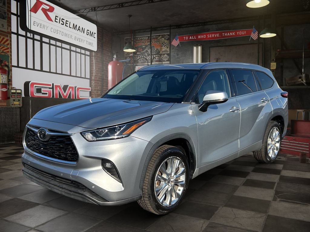 Used 2020 Toyota Highlander Limited FWD image 1
