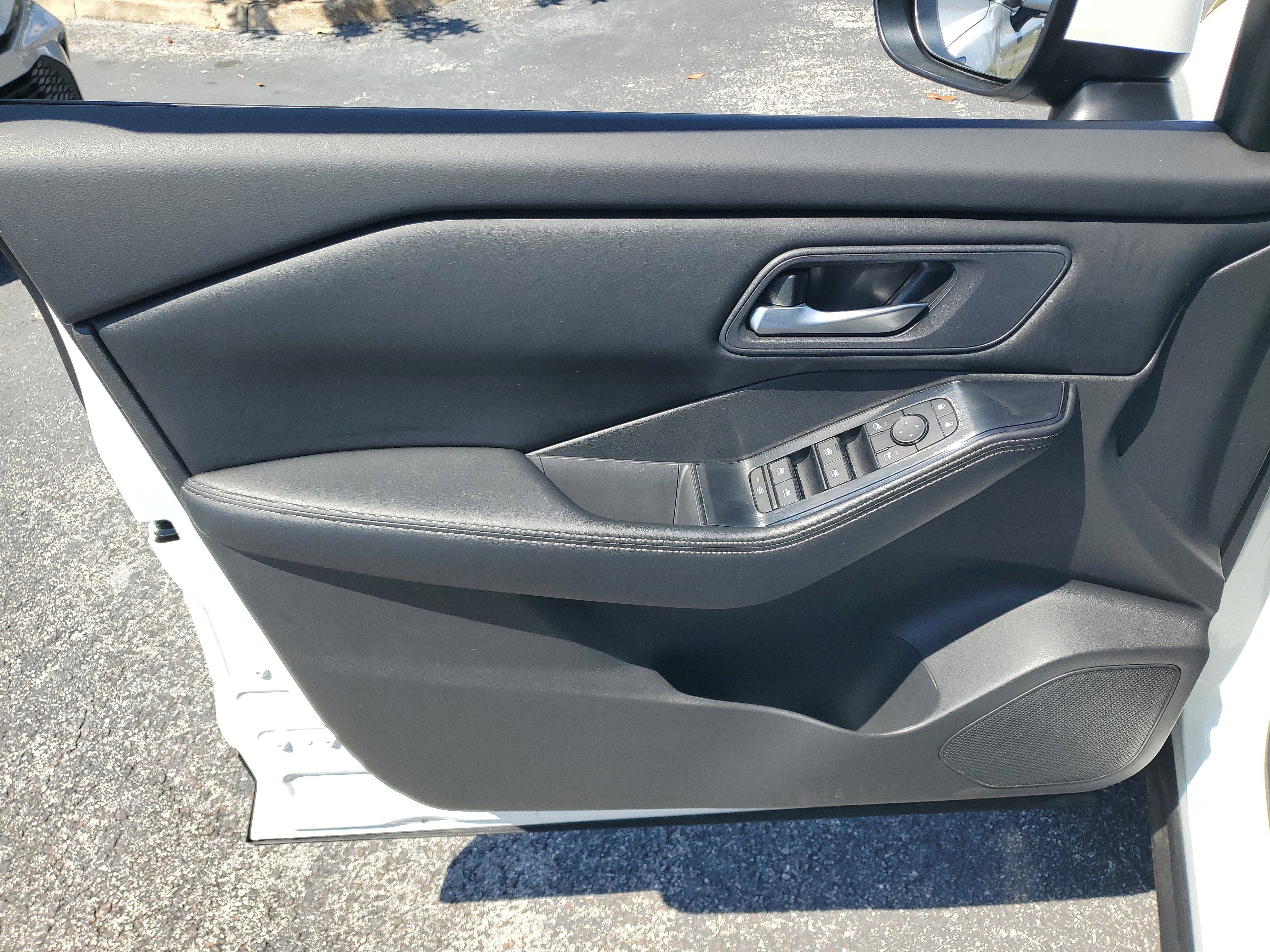 Certified 2024 Nissan Rogue SV image 10