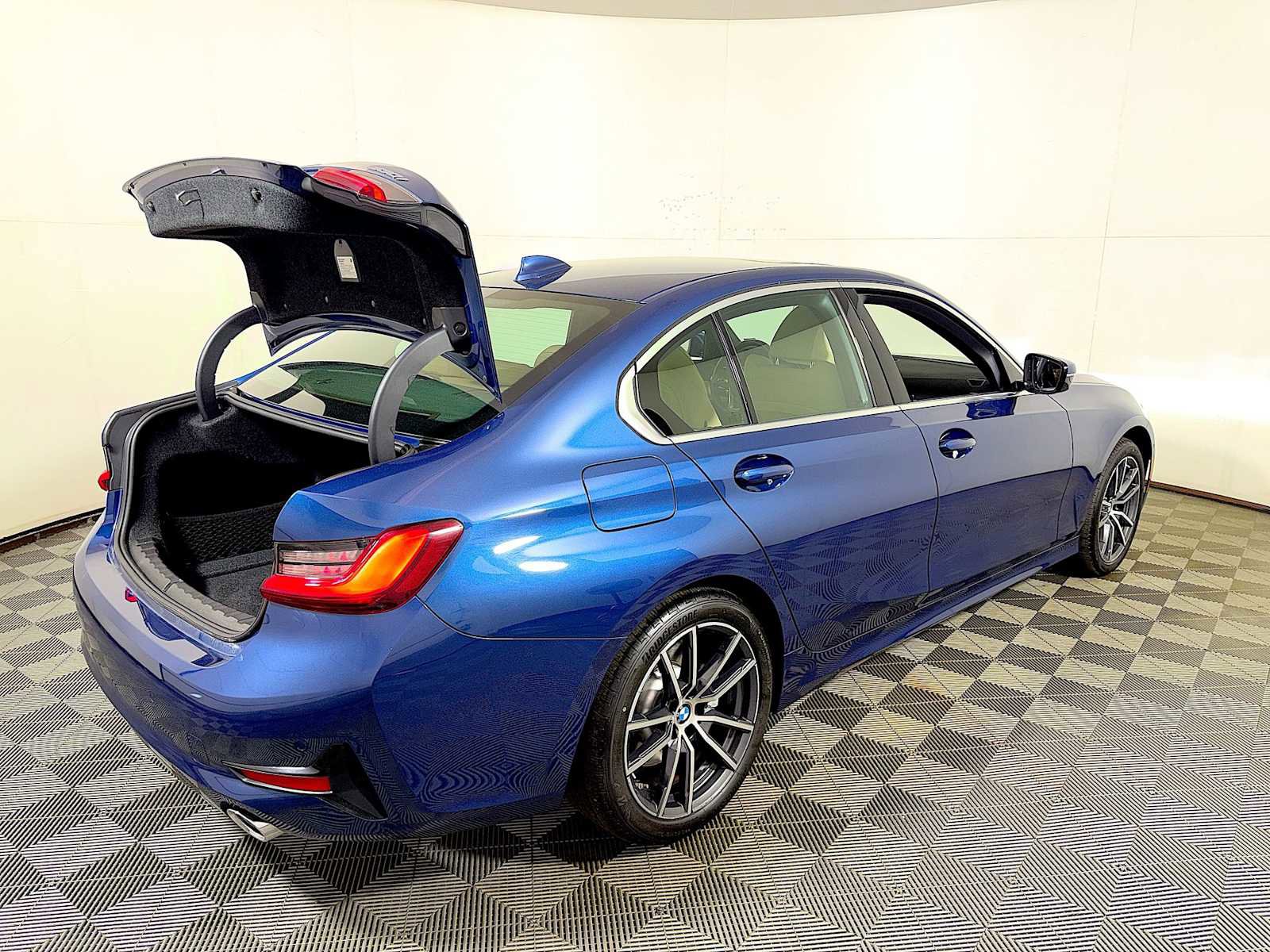 Certified 2022 BMW 330i xDrive Sedan w/ Driving Assistance Package AWD/4WD image 25