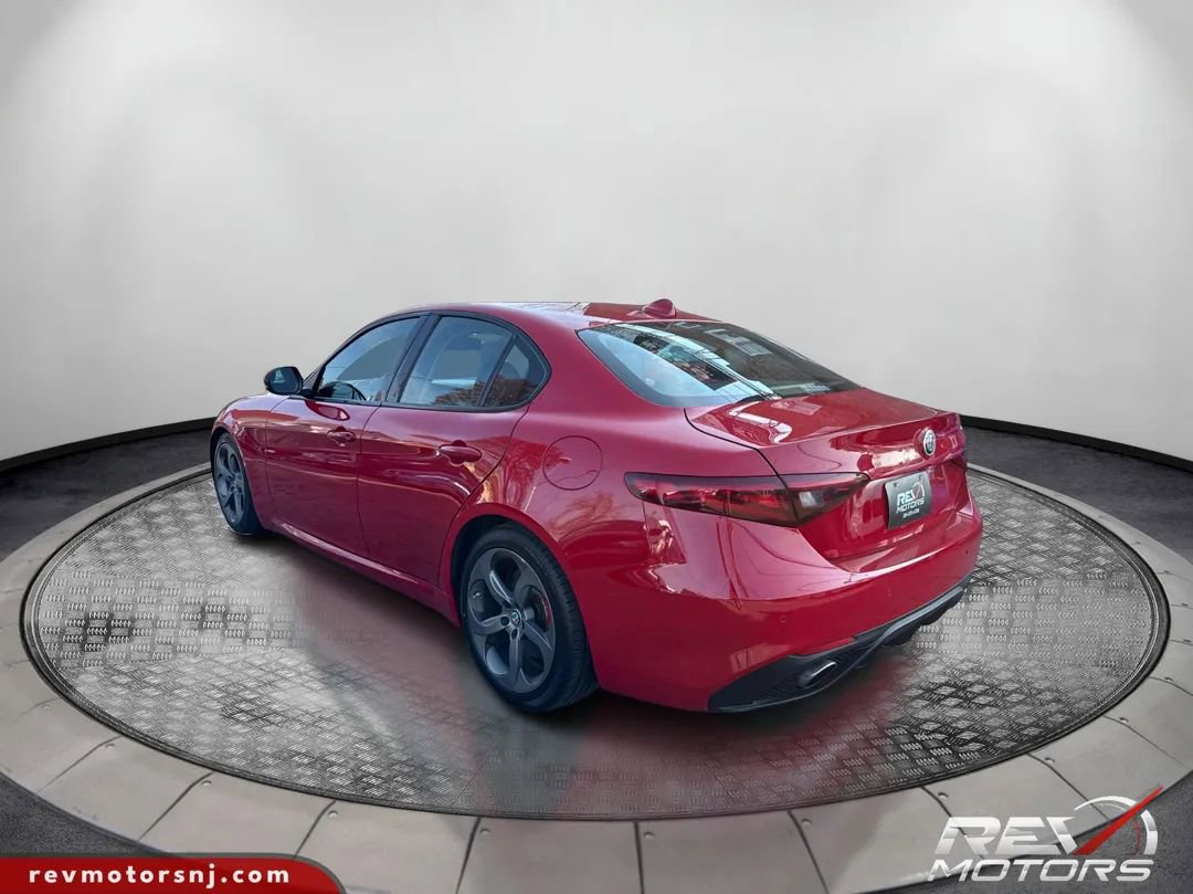 Used 2018 Alfa Romeo Giulia RWD image 3