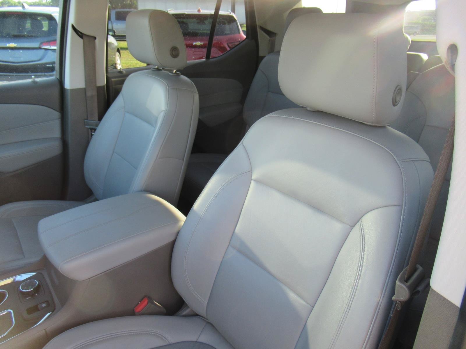 Used 2021 Chevrolet Traverse LT w/ LT Premium Package AWD/4WD image 17