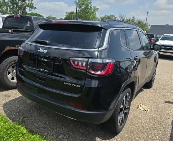 Used 2023 Jeep Compass Limited AWD/4WD image 3