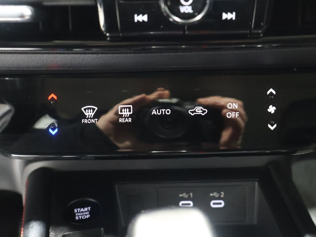 Used 2025 Nissan Kicks SR image 31