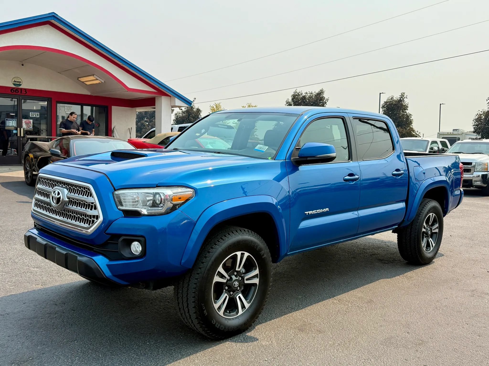 Used 2016 Toyota Tacoma TRD Sport w/ Premium & Technology Package AWD/4WD image 1