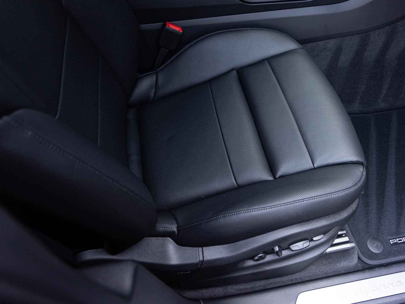 New 2026 Porsche Cayenne E-Hybrid AWD/4WD image 35