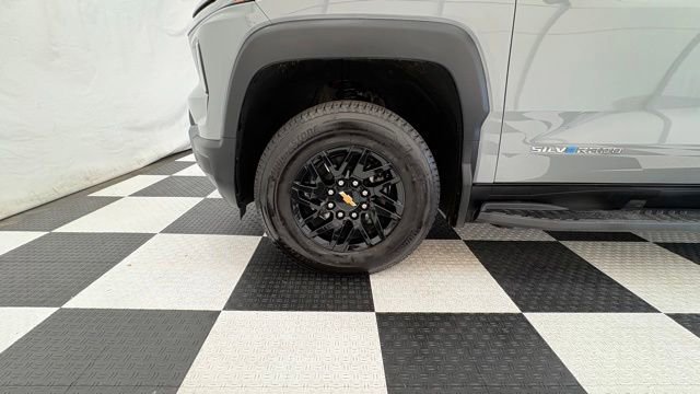 Used 2025 Chevrolet Silverado EV LT AWD/4WD image 13