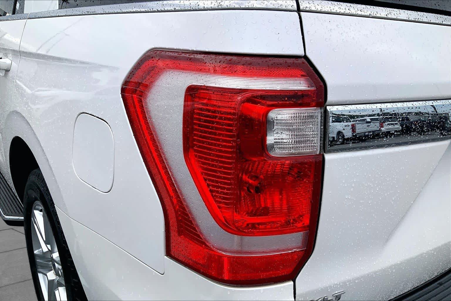 Used 2018 Ford Expedition XLT w/ Equipment Group 202A RWD image 25