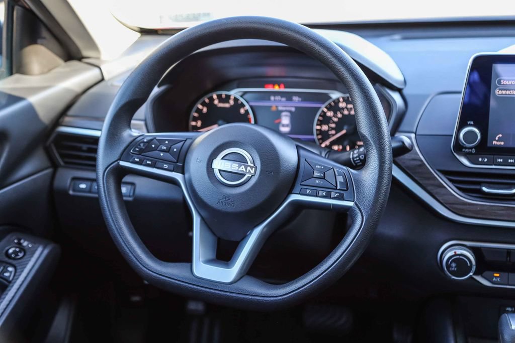 Used 2025 Nissan Altima 2.5 SV FWD image 15