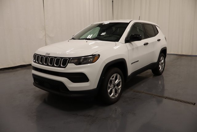 New 2025 Jeep Compass Sport image 4