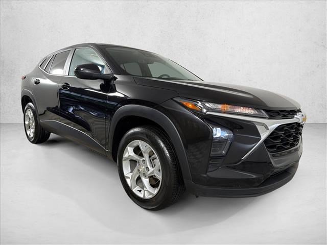 Used 2024 Chevrolet Trax LS w/ LS Convenience Package FWD image 1