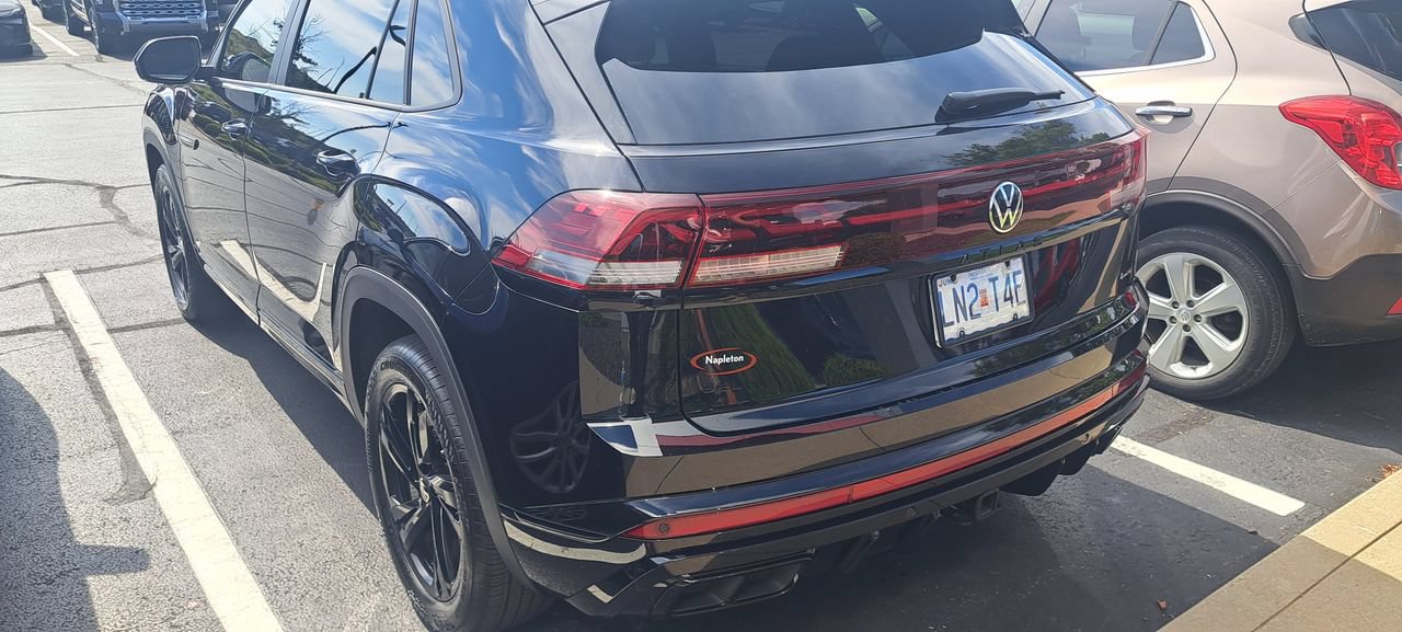 Used 2026 Volkswagen Atlas Cross Sport SEL R-Line AWD/4WD image 2