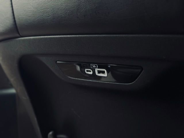 Used 2023 Chrysler Pacifica Touring-L FWD image 25