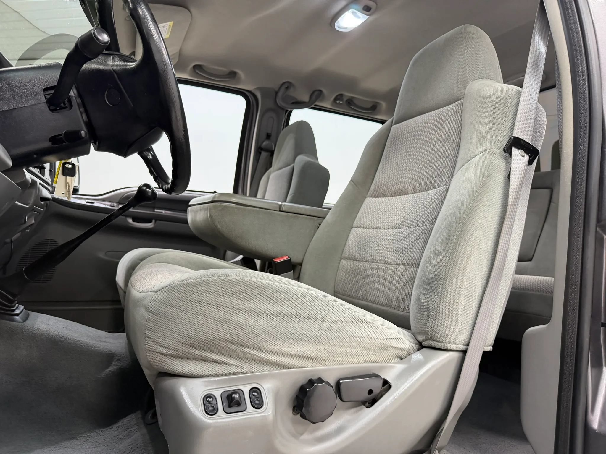 Used 2003 Ford F250 XLT AWD/4WD image 16