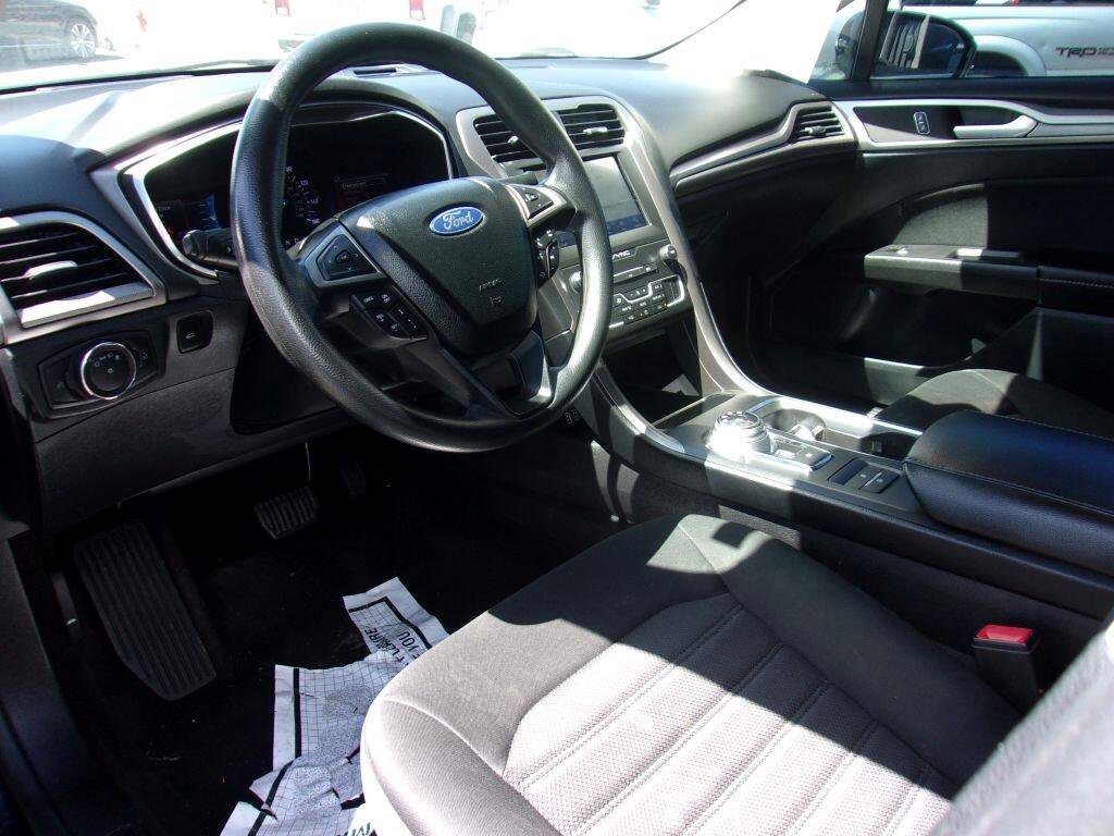 Used 2020 Ford Fusion SE image 7