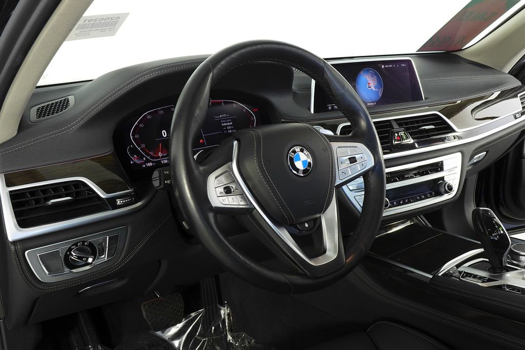 Used 2020 BMW 750i xDrive AWD/4WD image 31