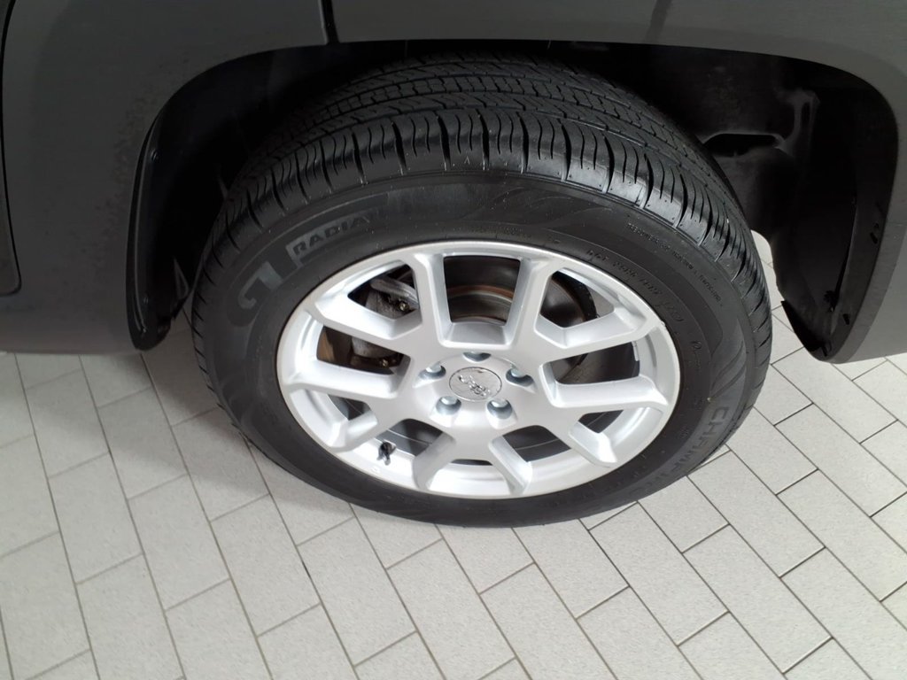 Used 2020 Jeep Renegade Latitude w/ Cold Weather Group AWD/4WD image 8