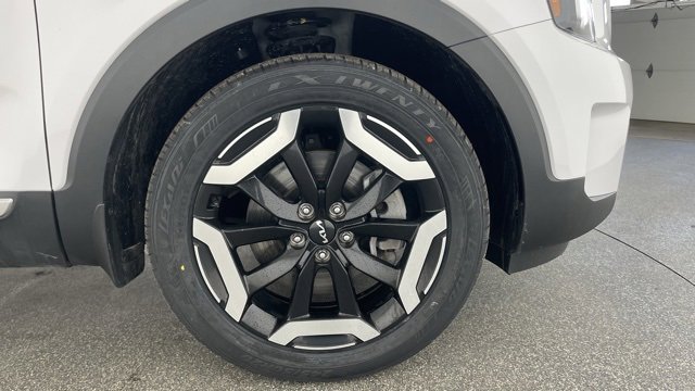 Used 2023 Kia Telluride EX w/ EX Captain's Chair Package image 56