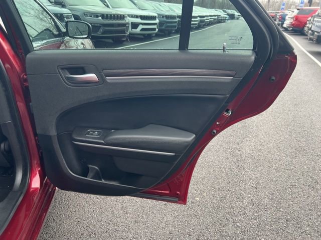 Used 2021 Chrysler 300 Touring w/ Chrome Appearance Package image 24