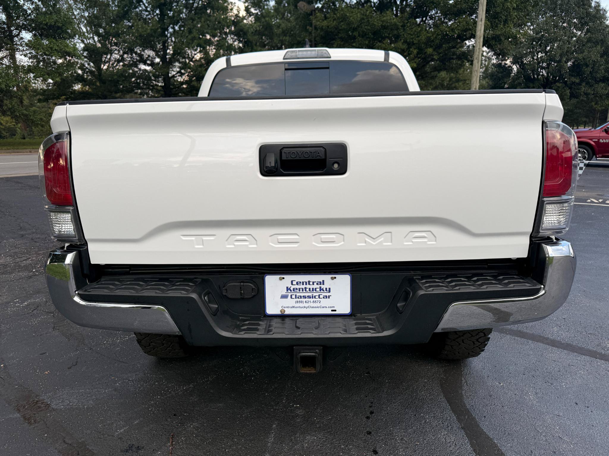 Used 2020 Toyota Tacoma TRD Off-Road AWD/4WD image 8