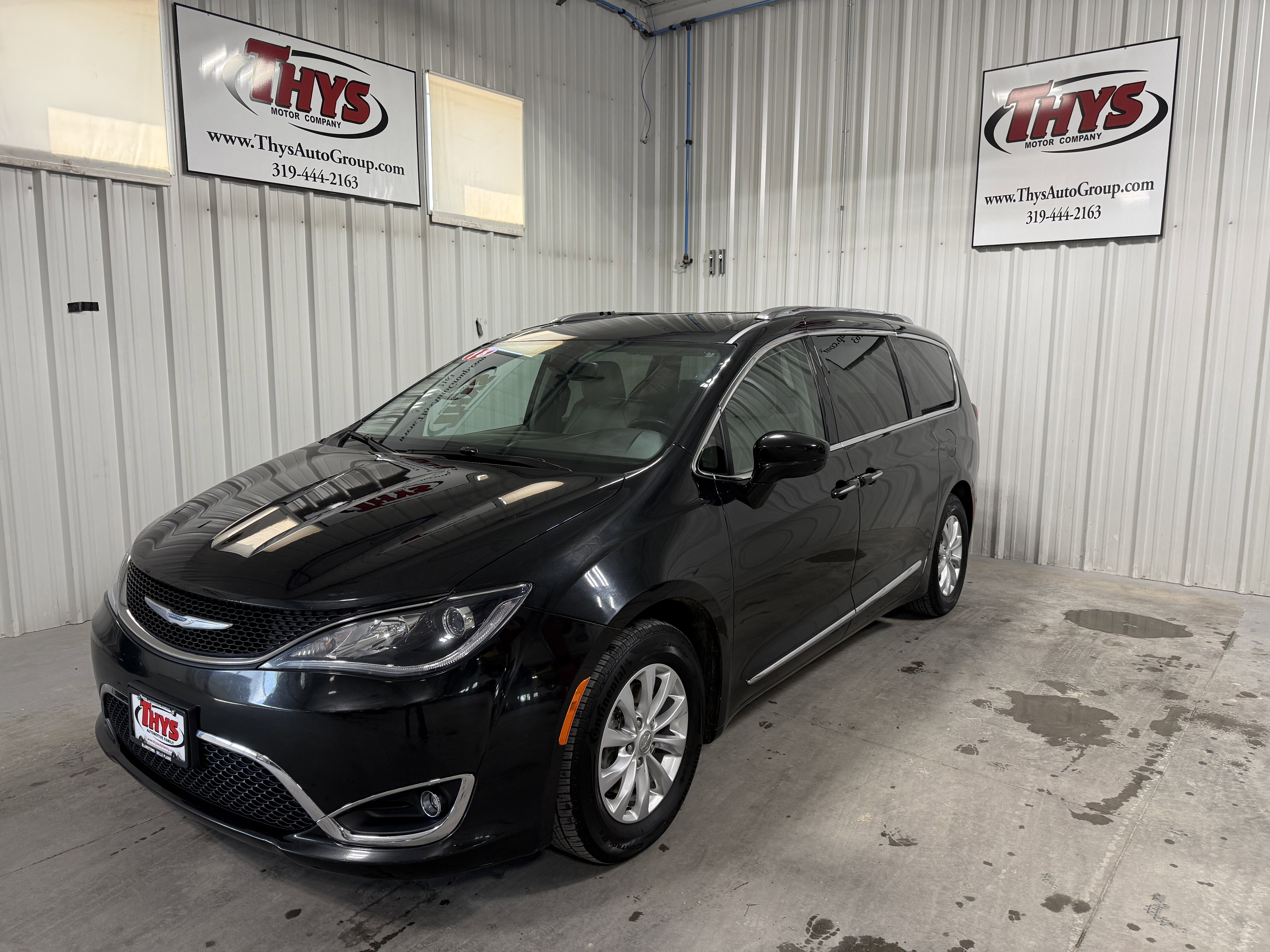 Used 2018 Chrysler Pacifica Touring-L FWD image 14
